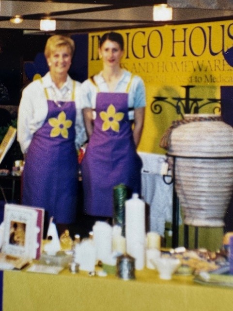 Alison Poke and her mother in 1998.
